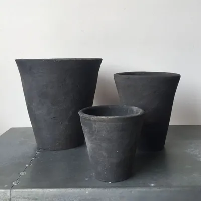 Глиняная посуда черного цвета